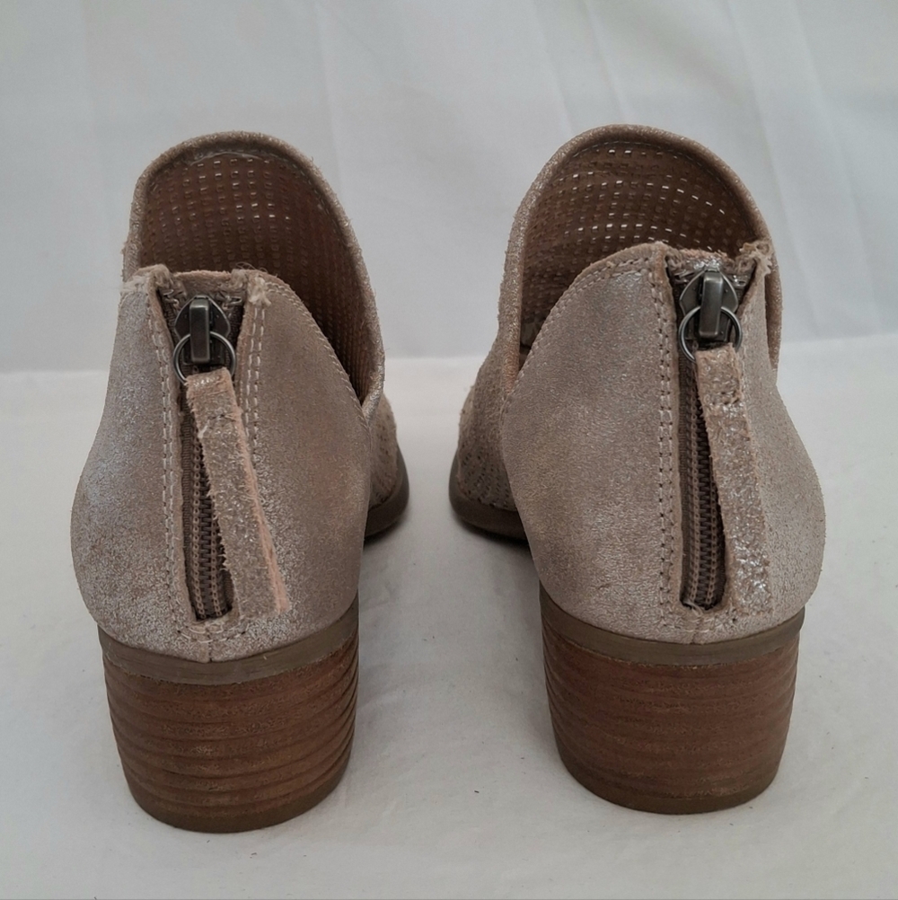 Sofft Women's Canobie Gold Distressed Metallic Preforated Leather Bootie Size 8 - Picture 4 of 8